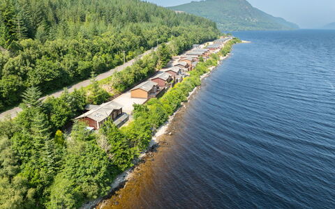 Cìela Lodge on Loch Ness: Landschap, Huis, Kust En Oceanic Landvormen, Verblijf, Kust, Meer, Kust, Heuvel Station, Kanaal, Geluid