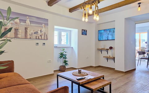 Blazov Dvor: Meubilair, Interieur Ontwerp, Appartement, Verdieping, Flooring, Tafel, Stoel, Woonkamer, Kamer, Huis