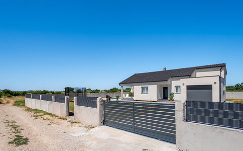 Vila Nik: Meubilair, Interieur Ontwerp, Appartement, Verdieping, Flooring, Tafel, Stoel, Woonkamer, Kamer, Huis