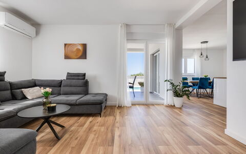 Vila Nik: Meubilair, Interieur Ontwerp, Appartement, Verdieping, Flooring, Tafel, Stoel, Woonkamer, Kamer, Huis