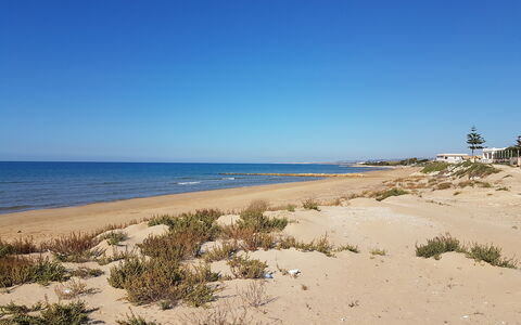 Villa la Vigne: Lucht, Blauw, Strand, Dag, Zwemwater, Kust, Natuurlijke Omgeving, Zee, Horizon, Zand