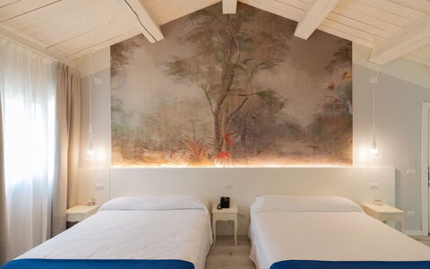 Relais Villa Mirandola: Interieur Ontwerp, Plafond, Slaapkamer, Kamer, Bed, Laken, Bedding, Linens, Bed Frame, Verf