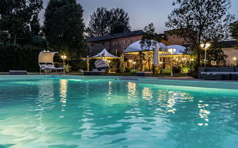 Relais Villa Mirandola: Nacht, Toevlucht, Lichte Inrichting, Zwembad, Tuin, Hacienda, Beveiliging Verlichting, Middernacht, Landscaping, Landschap Verlichting
