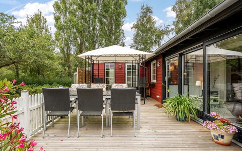 Aiske - 700M from the Sea: Dak, Huis, Huis, Verblijf, Deur, Land Lot, Veranda, Tuin, Schaduw, Werf