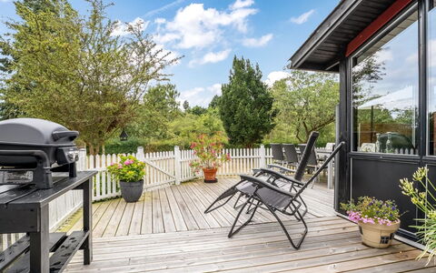 Aiske - 700M from the Sea: Meubilair, Hout, Veranda, Stoel, Buitenmeubels, Tafel, Dek, Houten Vloer, Buitentafel