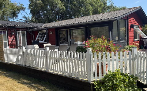 Aiske - 700M from the Sea: Huis, Dak, Verblijf, Huis, Hek, Piketomheining, Home Schermen, Siding, Veranda, Tuin