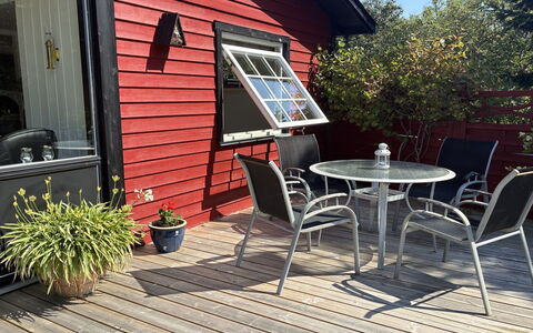 Aiske - 700M from the Sea: Meubilair, Hout, Stoel, Buitenmeubels, Bloempot, Tafel, Buitentafel, Deur, Dek, Beits