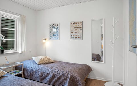 Ineke - 200M from the Sea: Interieur Ontwerp, Flooring, Verdieping, Meubilair, Hout, Plafond, Slaapkamer, Bed, Houten Vloer, Kamer