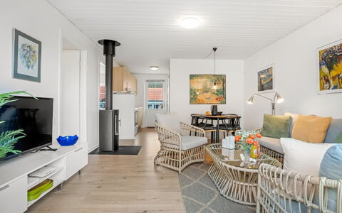 Ineke - 200M from the Sea: Meubilair, Interieur Ontwerp, Flooring, Bankstel, Verdieping, Hout, Plafond, Woonkamer, Tafel, Kamer
