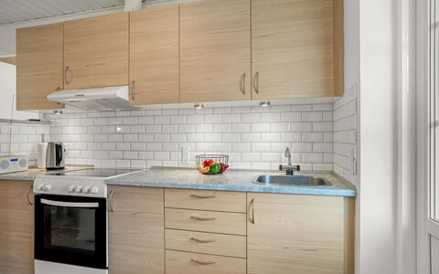 Ineke - 200M from the Sea: Countertop, Cabinetry, Keuken, Flooring, Toestel Van De Keuken, Meubilair, Major Appliance, Hout, Wastafel, Interieur Ontwerp