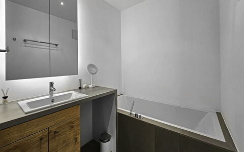 Weidach 10 Top 6: Flooring, Muur, Loodgieterswerkinrichting, Badkamer, Interieur Ontwerp, Verdieping, Kraan, Wastafel, Badkamerkast, Wastafel In De Badkamer