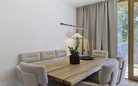 Das Weidach: Meubilair, Interieur Ontwerp, Flooring, Tafel, Hout, Verdieping, Stoel, Keuken En Eettafel, Kamer, Eetkamer