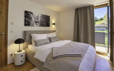 Das Weidach: Meubilair, Interieur Ontwerp, Bed, Kamer, Flooring, Muur, Slaapkamer, Verdieping, Plafond, Hout