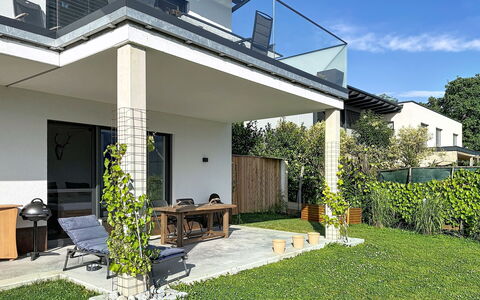 Karawanken Panorama: Woongebied, Huis, Huis, Land Lot, Veranda, Balkon, Schaduw, Landgoed, Tuin
