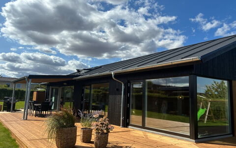 Illona - 200M from the Sea: Dak, Huis, Huis, Land Lot, Verblijf, Siding, Schaduw, Garden Gebouwen, Boerderij, Schuur