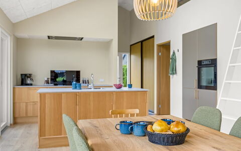 Illona - 200M from the Sea: Meubilair, Interieur Ontwerp, Flooring, Hout, Countertop, Plafond, Verdieping, Keuken, Cabinetry, Lichte Inrichting