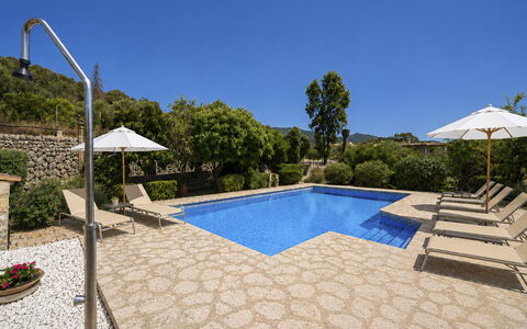 Can Toni: Zwembad, Flagstone, Buitenmeubels, Schaduw, Landscaping, Tuin, Toevlucht, Ontwerp, Ligstoel, Tegel