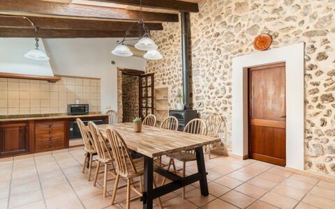 Can Toni: Muur, Hout, Meubilair, Interieur Ontwerp, Flooring, Plafond, Verdieping, Kamer, Keuken, Keuken En Eettafel
