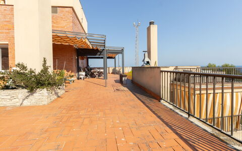 Faro Grande Salou: Samengesteld Materiaal, Steen, Metselwerk, Schaduw, Daylighting, Tegel, Balkon