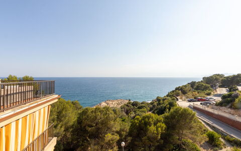 Faro Grande Salou: Blauw, Dag, Horizon, Appartement, Zee, Kust, Zonlicht, Balkon, Oceaan, Leuning