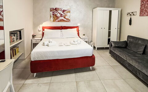 Colazza 100: Flooring, Verdieping, Meubilair, Interieur Ontwerp, Kamer, Bed, Slaapkamer, Appartement, Plafond, Laken