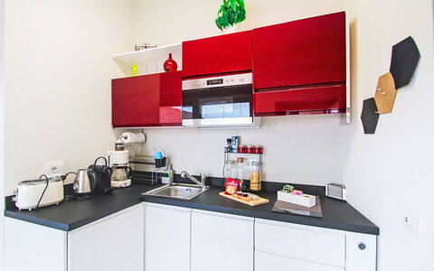 Colazza 100: Toestel Van De Keuken, Keuken, Major Appliance, Countertop, Interieur Ontwerp, Cabinetry, Flooring, Meubilair, Huishoudapparatuur, Verlichting