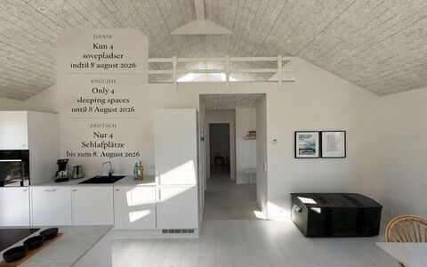 Selvi - 500M from the Sea: Muur, Flooring, Interieur Ontwerp, Plafond, Hout, Verdieping, Meubilair, Huis, Lichte Inrichting, Kamer