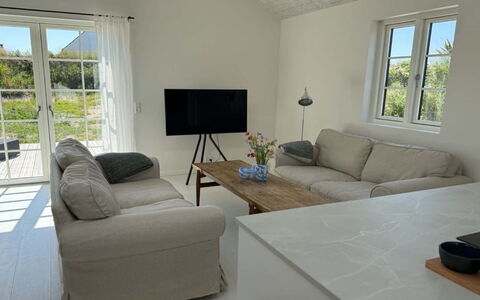 Selvi - 500M from the Sea: Meubilair, Bankstel, Flooring, Hout, Verdieping, Interieur Ontwerp, Woonkamer, Kamer, Huis