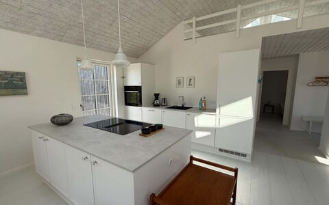 Selvi - 500M from the Sea: Flooring, Verdieping, Hout, Meubilair, Interieur Ontwerp, Plafond, Keuken, Countertop, Cabinetry, Huis