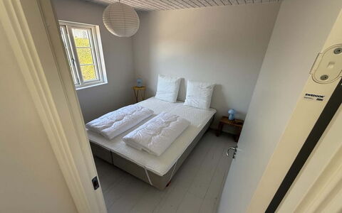 Selvi - 500M from the Sea: Muur, Verdieping, Hout, Flooring, Slaapkamer, Interieur Ontwerp, Bed, Meubilair, Bedding, Kamer