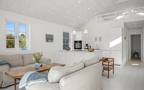 Selvi - 500M from the Sea: Plafond, Flooring, Verdieping, Interieur Ontwerp, Meubilair, Huis, Bankstel, Woonkamer, Kamer