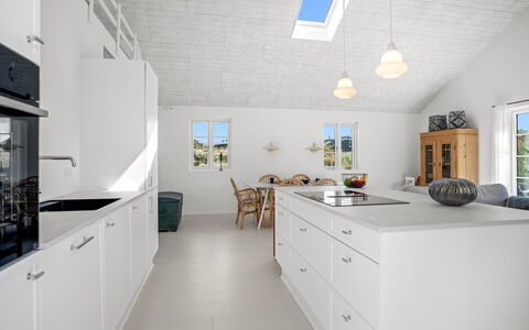 Selvi - 500M from the Sea: Keuken, Flooring, Plafond, Countertop, Interieur Ontwerp, Verdieping, Lichte Inrichting, Cabinetry, Wastafel, Tegel