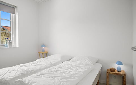 Selvi - 500M from the Sea: Slaapkamer, Hout, Bed, Bedding, Verdieping, Plafond, Interieur Ontwerp, Laken, Flooring, Linens