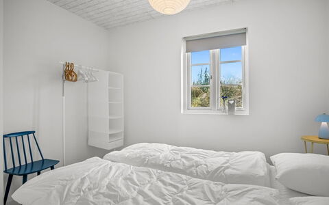 Selvi - 500M from the Sea: Slaapkamer, Plafond, Interieur Ontwerp, Verdieping, Flooring, Bed, Bedding, Laken, Kamer, Bed Frame