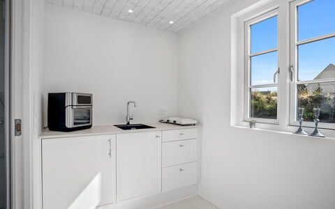 Selvi - 500M from the Sea: Muur, Plafond, Interieur Ontwerp, Flooring, Verdieping, Kamer, Lichte Inrichting, Cabinetry, Loodgieterswerkinrichting, Keuken