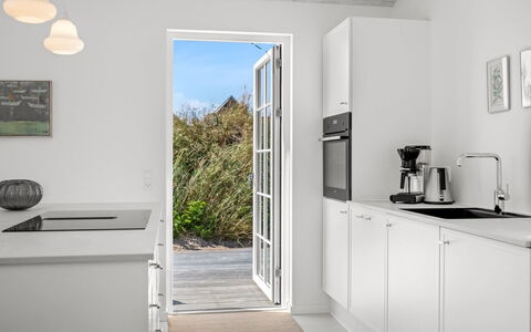 Selvi - 500M from the Sea: Keuken, Flooring, Countertop, Toestel Van De Keuken, Interieur Ontwerp, Hout, Verdieping, Cabinetry, Major Appliance, Plafond