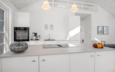 Selvi - 500M from the Sea: Keuken, Interieur Ontwerp, Lichte Inrichting, Countertop, Plafond, Flooring, Cabinetry, Meubilair, Verdieping, Toestel Van De Keuken