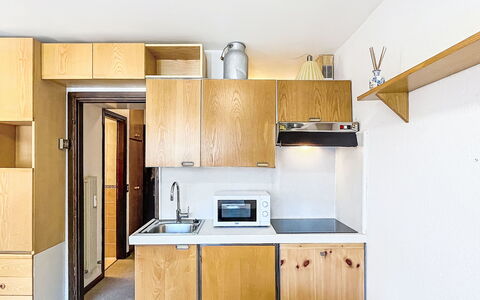 Presanella: Keuken, Hout, Major Appliance, Toestel Van De Keuken, Flooring, Countertop, Interieur Ontwerp, Cabinetry, Meubilair, Verdieping
