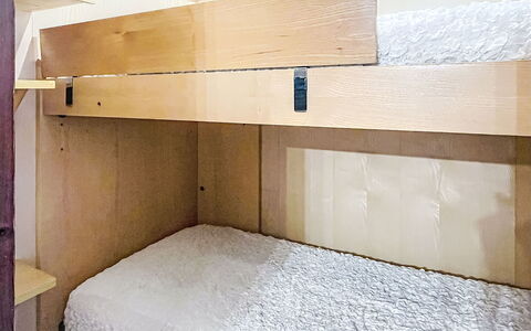 Presanella: Stapelbed, Hout, Verdieping, Flooring, Slaapkamer, Bed, Linens, Bedding, Kamer, Beits