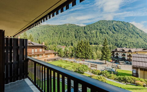Presanella: Heuvel Station, Appartement, Balkon, Vallei, Bergdorp, Alpen, Hotel, Lariks