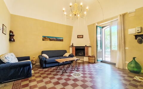 Il Giardino di Lara: Flooring, Interieur Ontwerp, Verdieping, Muur, Meubilair, Hout, Plafond, Kamer, Verlichting, Woonkamer