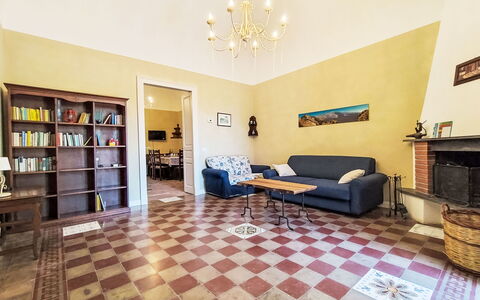 Il Giardino di Lara: Flooring, Verdieping, Muur, Interieur Ontwerp, Hout, Plafond, Meubilair, Kamer, Verlichting, Woonkamer
