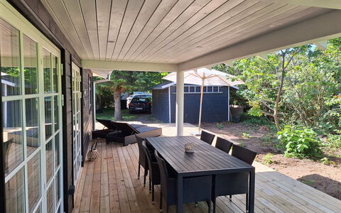 Ethil - 600M from the Sea: Hout, Meubilair, Verdieping, Plafond, Flooring, Veranda, Buitenmeubels, Stoel, Tafel, Hardwood