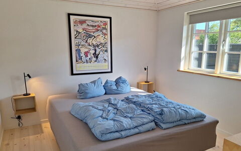 Ethil - 600M from the Sea: Meubilair, Slaapkamer, Bed, Flooring, Verdieping, Interieur Ontwerp, Hout, Laken, Bedding, Linens