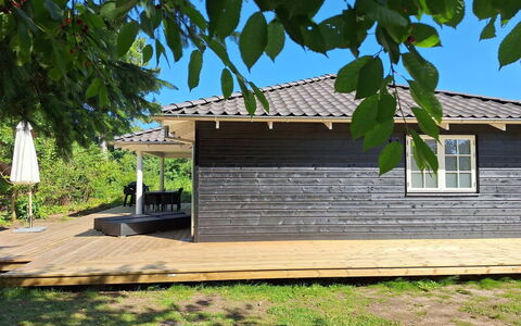 Ethil - 600M from the Sea: Hout, Dak, Verblijf, Land Lot, Schaduw, Siding, Hardwood, Garden Gebouwen, Dek, Plank