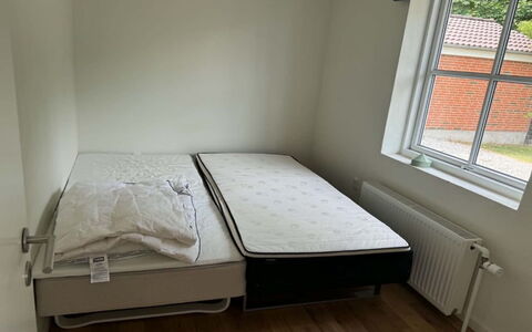 Eeske - 4Km from the Sea: Meubilair, Slaapkamer, Bed, Verdieping, Flooring, Textiel, Interieur Ontwerp, Linens, Bedding, Laken