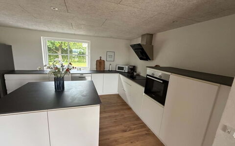 Eeske - 4Km from the Sea: Flooring, Keuken, Verdieping, Countertop, Hout, Major Appliance, Interieur Ontwerp, Toestel Van De Keuken, Cabinetry, Houten Vloer