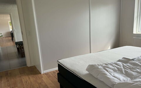 Eeske - 4Km from the Sea: Hout, Flooring, Verdieping, Interieur Ontwerp, Slaapkamer, Houten Vloer, Bed Frame, Bed, Hardwood, Beits