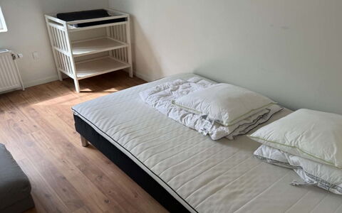 Eeske - 4Km from the Sea: Meubilair, Bed, Slaapkamer, Verdieping, Flooring, Hout, Bedding, Laken, Interieur Ontwerp, Linens