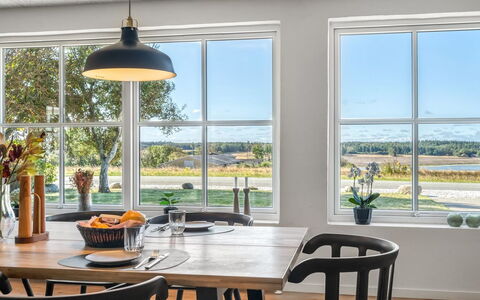 Eeske - 4Km from the Sea: Meubilair, Hout, Interieur Ontwerp, Flooring, Tafel, Keuken En Eettafel, Verdieping, Plafond, Stoel, Eetkamer